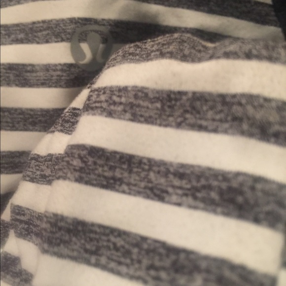 Lululemon Run Hills Half Zip Pullover size 6 - Picture 8 of 8